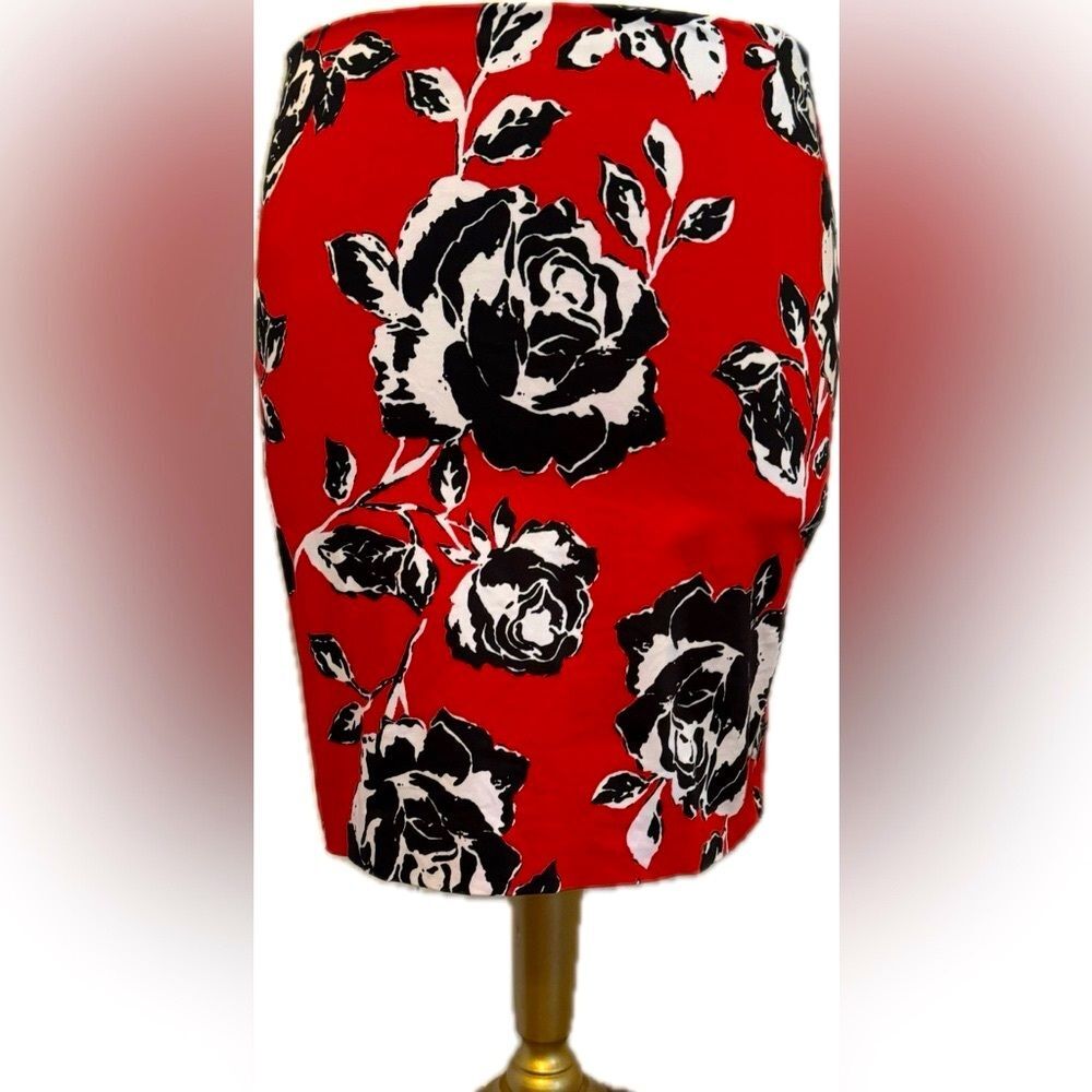 Jones New York stretchy petite floral skirt!